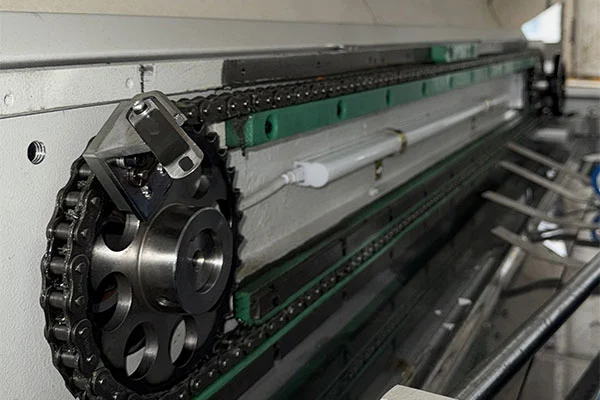 Kepiye Teknologi Full-Servo Nyurung Watesan Pencetakan Sablon?